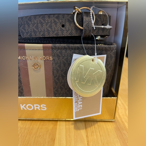 NWT Michael Kors Gift Box MK Signature Belt Wallet Waist Bag Size S/M - Picture 2 of 11